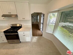 1157 N Genesee Ave in West Hollywood, CA - Foto de edificio - Building Photo