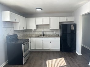 Freshly Renovated 3-Bedroom Home – Quality in Detroit, MI - Building Photo - Building Photo