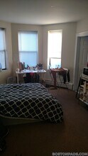 833 Beacon St, Unit 205 in Boston, MA - Building Photo - Building Photo
