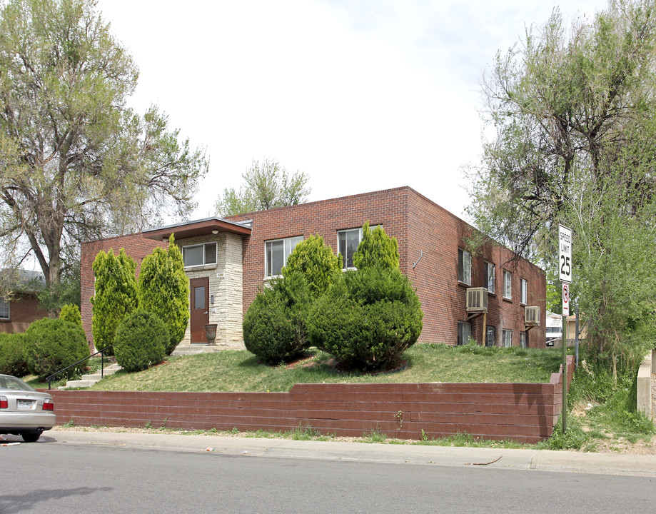 1720 Chester St in Aurora, CO - Building Photo