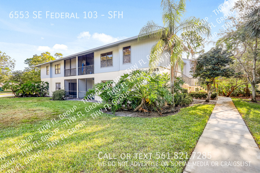 6553 SE Federal Hwy in Stuart, FL - Foto de edificio