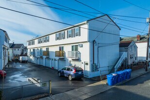 621 Central St in Lowell, MA - Building Photo