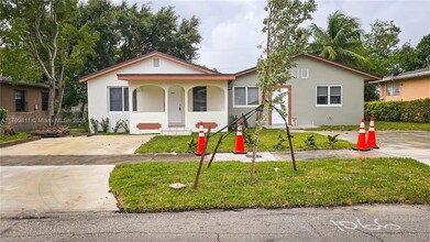 1066 NW 112th St in Miami, FL - Building Photo - Building Photo