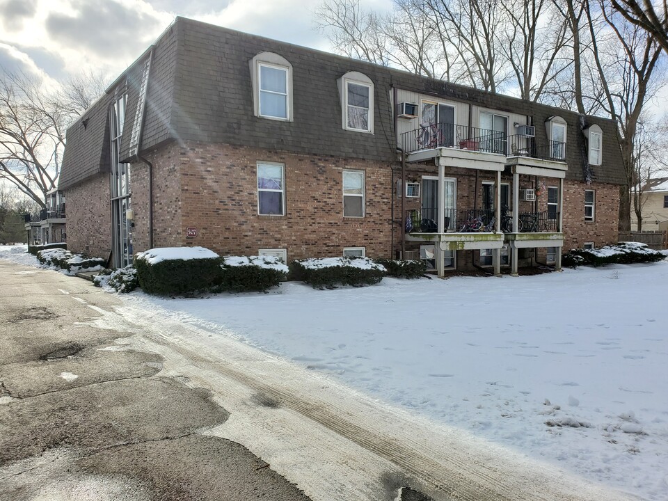 Lincoln Garfield Apartments in Fox Lake, IL - Foto de edificio