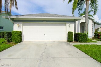 10201 Regent Cir in Naples, FL - Building Photo - Building Photo