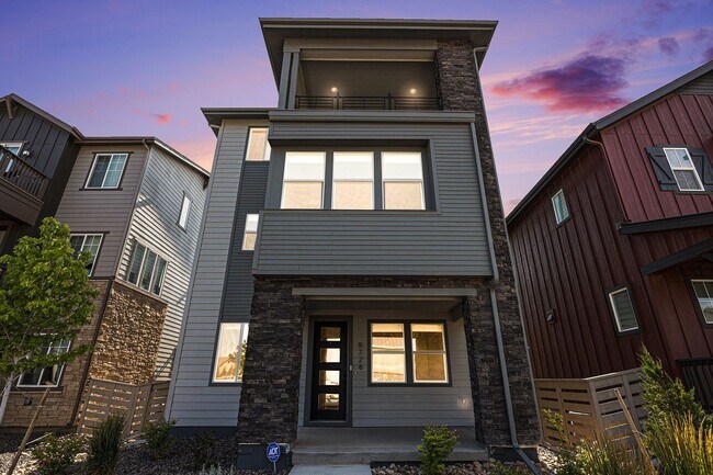 8728 Hotchkiss St in Littleton, CO - Foto de edificio - Building Photo
