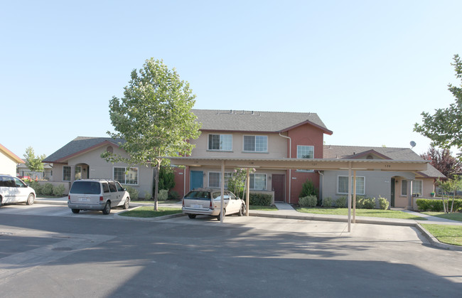 Sand Creek Apartments in Orosi, CA - Foto de edificio - Building Photo