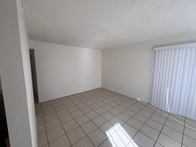 1005 Dickerson Dr SE-Unit -A in Albuquerque, NM - Building Photo - Building Photo