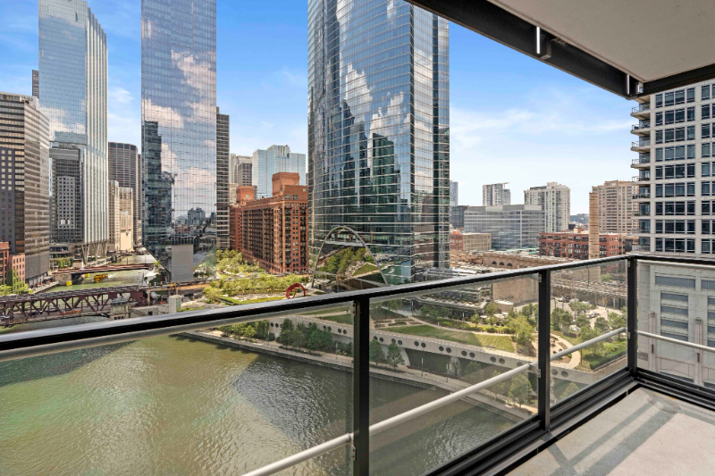 340 W Wolf Point Plaza in Chicago, IL - Foto de edificio