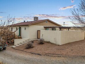 29 Comanche Dr in Santa Fe, NM - Building Photo - Building Photo