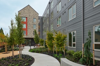 Buri Building in Portland, OR - Foto de edificio - Building Photo