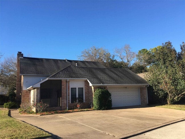 property at 2950 Glenn Lakes Ln