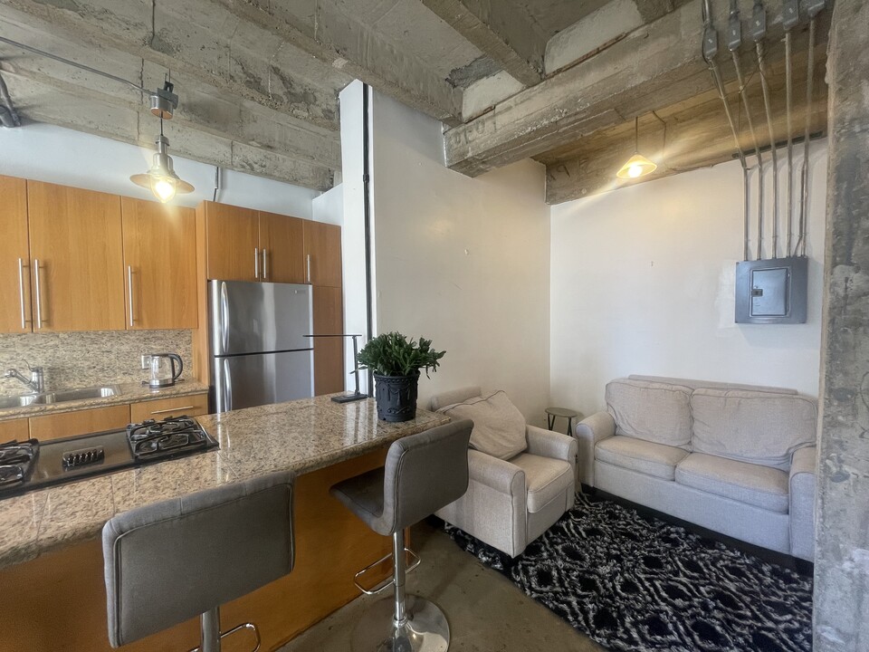 455 E Ocean Blvd in Long Beach, CA - Building Photo