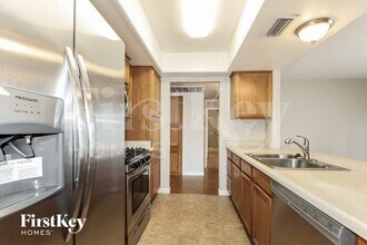 5227 W Hearn Rd in Glendale, AZ - Building Photo - Building Photo