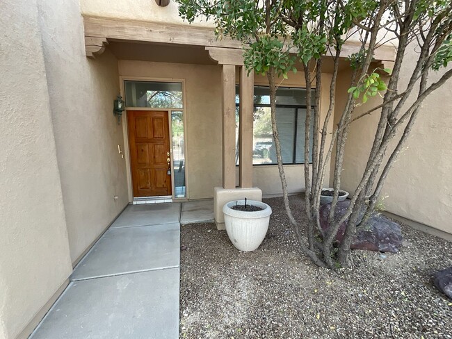 971 S Kinghet Pl in Tucson, AZ - Building Photo - Building Photo