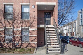 254 Bedford Ave in Brooklyn, NY - Building Photo - Building Photo