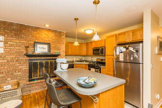 801 W Oakdale Ave, Unit 1B in Chicago, IL - Building Photo - Building Photo