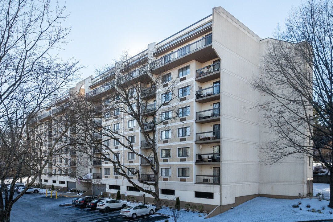 Crum Creek Valley Condominiums in Wallingford, PA - Building Photo