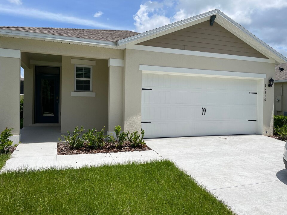 29310 Armoyan Bv in Leesburg, FL - Building Photo