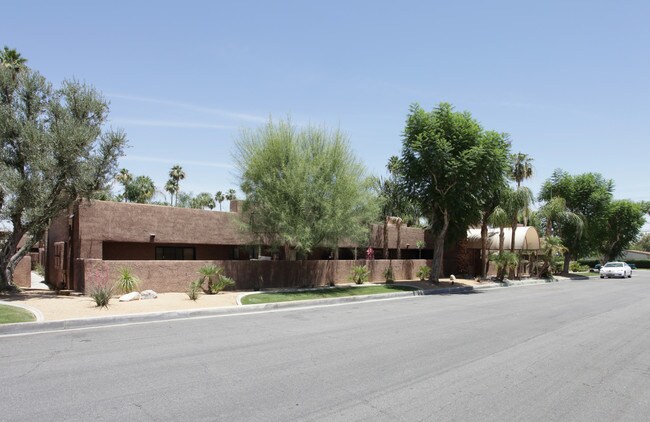 45451 Deep Canyon Rd in Palm Desert, CA - Foto de edificio - Building Photo