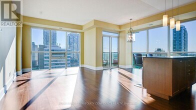 70 Roehampton Ave in Toronto, ON - Building Photo - Building Photo