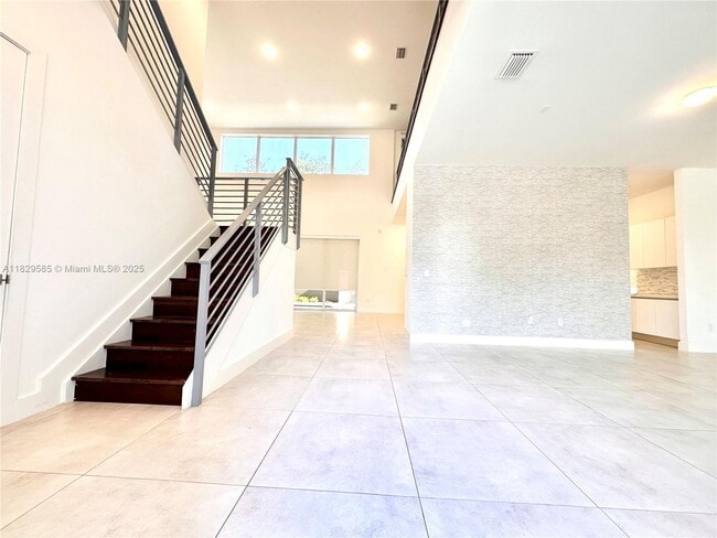 10258 NW 74th Terrace in Doral, FL - Building Photo - Building Photo