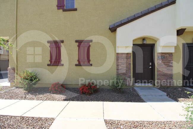 property at 2725 E Mine Creek Rd
