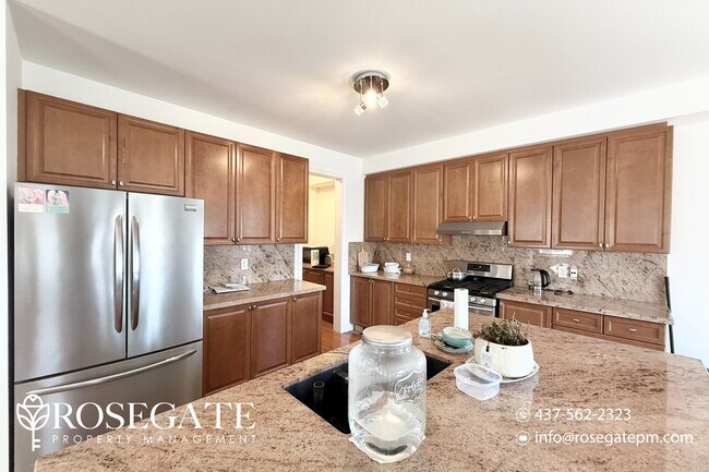 Stunning Renovated 4-Bedroom + Den Detache in Markham, ON - Building Photo - Building Photo