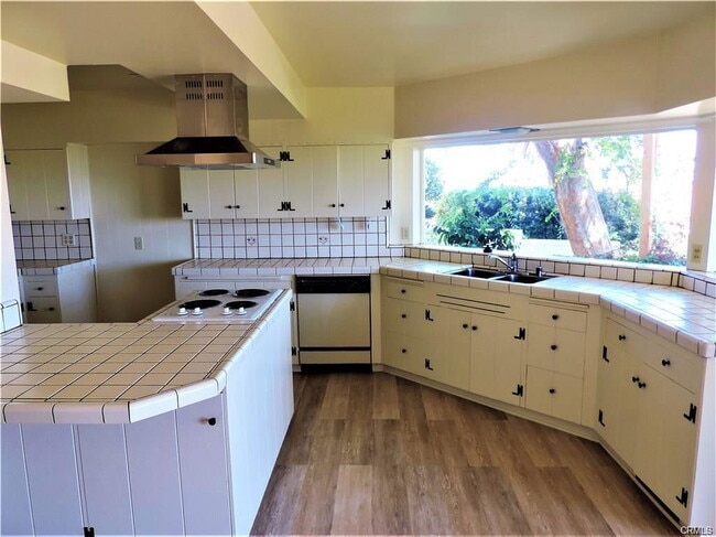 property at 888 Vía Del Monte