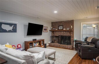 708 Deer Lake Dr in Virginia Beach, VA - Building Photo - Building Photo