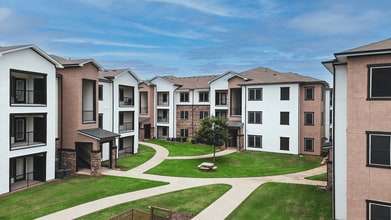 Creed Canyon Apartments in Sherman, TX - Building Photo - Building Photo