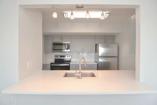 1925 Commonwealth Ave in Boston, MA - Building Photo - Building Photo