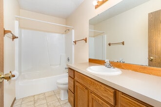 6265-6215 Normandy Dr in Saginaw, MI - Building Photo - Building Photo