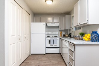 Tamaryn Apartments in Tigard, OR - Building Photo - Building Photo