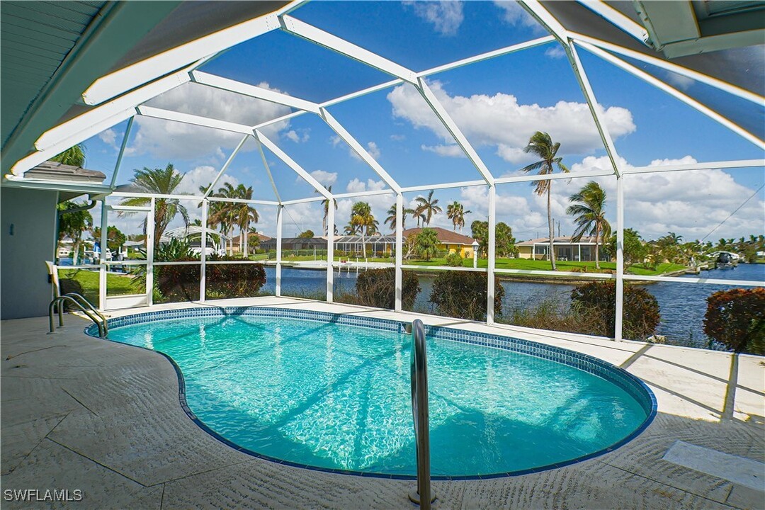 5239 Tiffany Ct in Cape Coral, FL - Foto de edificio