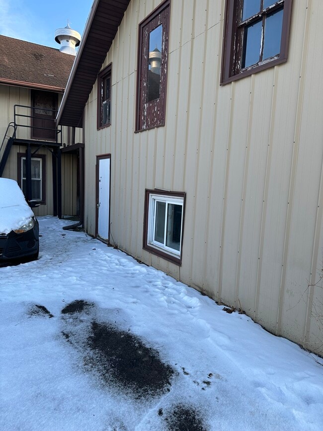 305 W Railroad St, Unit #3