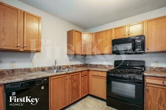 10094 Golden Dr, Unit A in Noblesville, IN - Foto de edificio - Building Photo