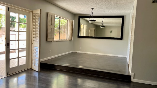 20222 Valerio St in Los Angeles, CA - Building Photo - Building Photo