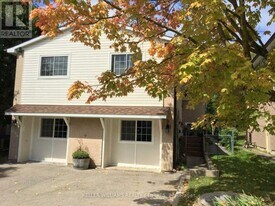 691 Irwin Crescent in Newmarket, ON - Building Photo