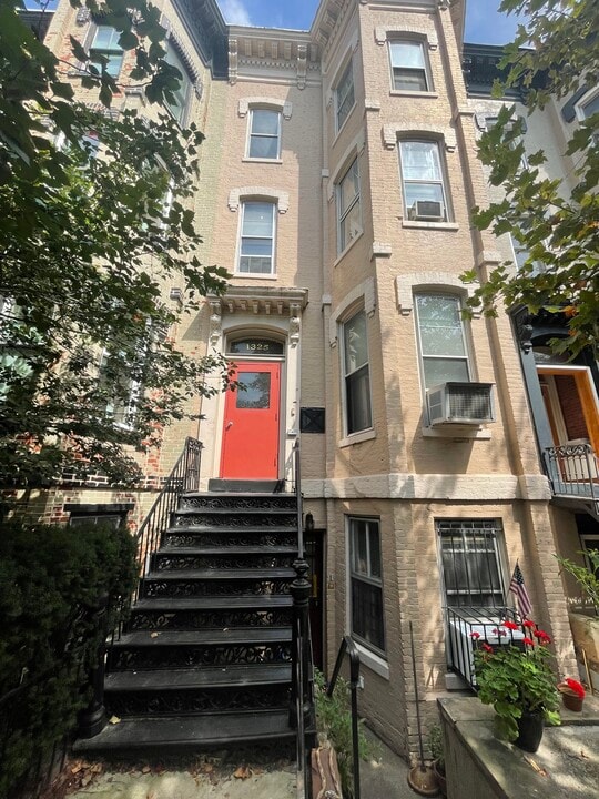 1325 Q St NW in Washington, DC - Building Photo