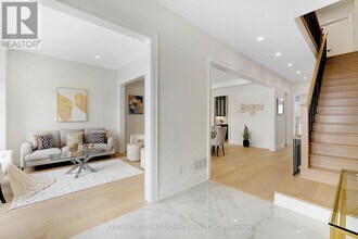 8915 Heritage Rd in Brampton, ON - Building Photo - Building Photo