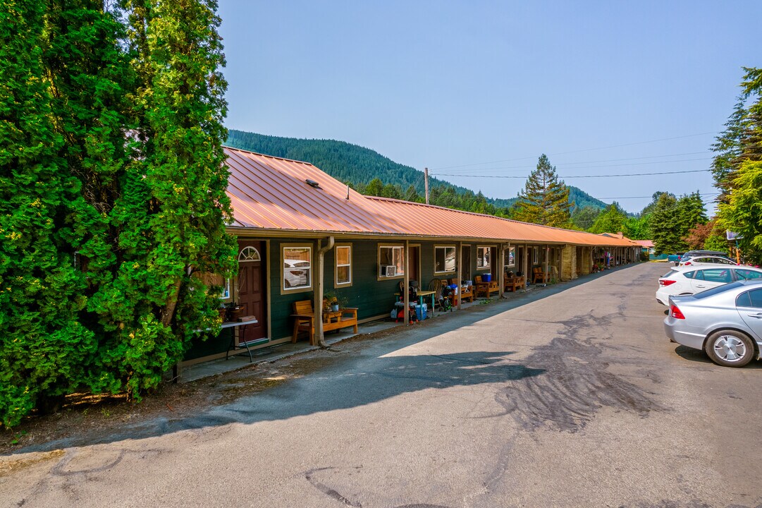 61700 E Highway 26 in Brightwood, OR - Building Photo