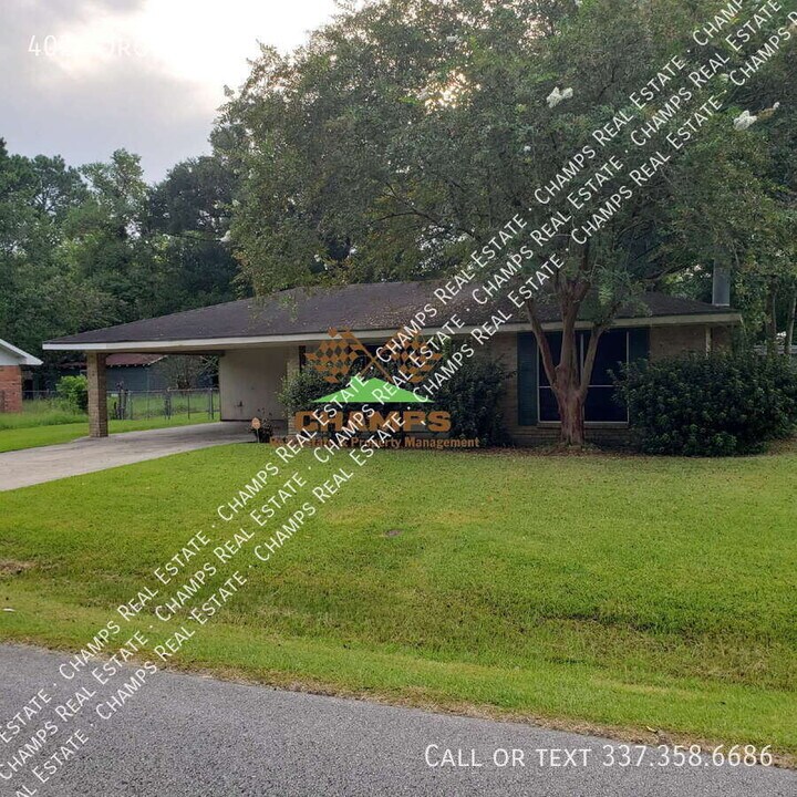 402 Toronto Dr in Lafayette, LA - Building Photo