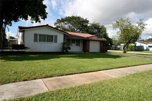 4534 Van Buren St in Hollywood, FL - Building Photo