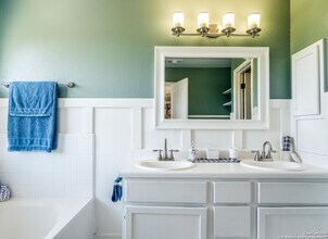 718 Bobcat Creek in San Antonio, TX - Building Photo - Building Photo