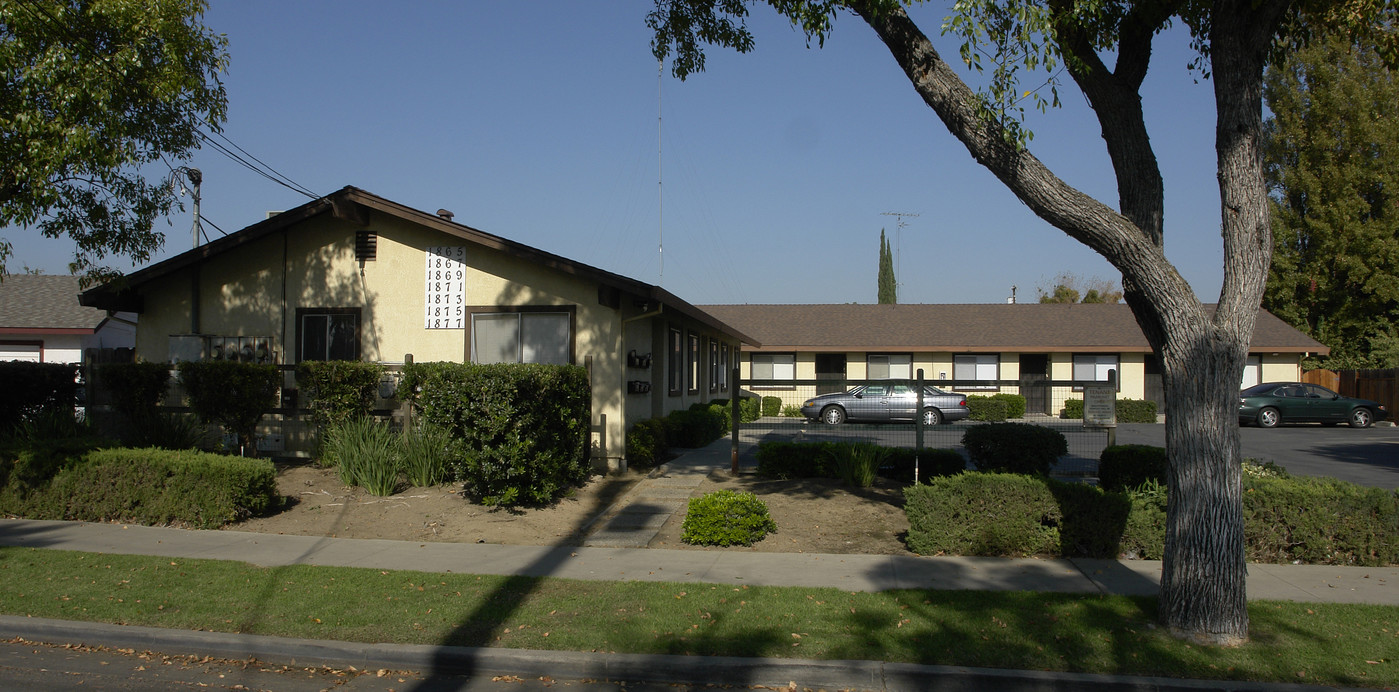 1865-1877 Grove Ave in Atwater, CA - Building Photo