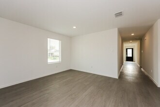 100 Wild Rose Dr in Balch Springs, TX - Building Photo - Building Photo