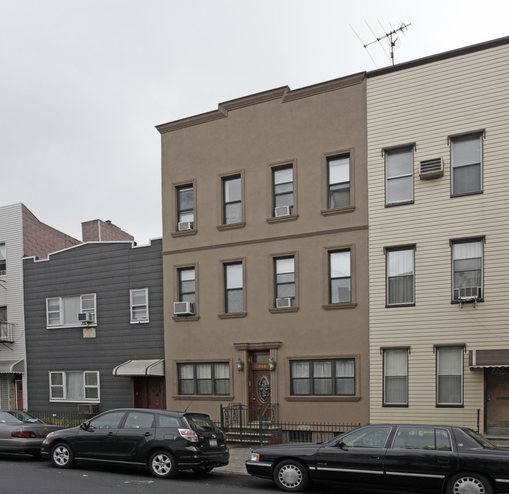 760 Metropolitan Ave in Brooklyn, NY - Building Photo
