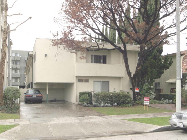 3755 Mentone Ave in Los Angeles, CA - Foto de edificio - Building Photo