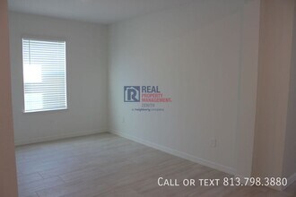 1716 Tropical Oasis Ave in Plant City, FL - Building Photo - Building Photo